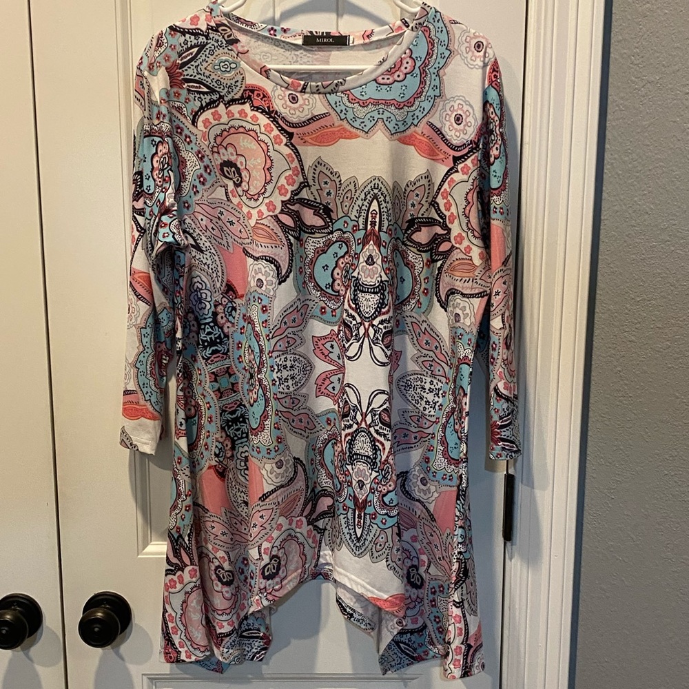 Mirol Pink, White and Blue Paisley Sharkbite Top/ Tunic/ Shirt Size X- Large